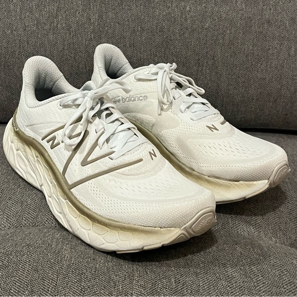 New Balance Women’s Fresh Foam X More v4 Running Shoes - Picture 2 of 2